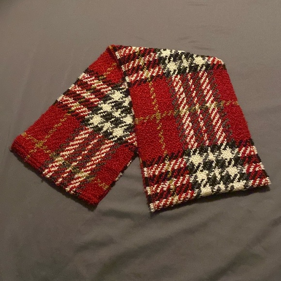 V. Fraas Trendy Red Plaid Infinity Acrylic Winter / Fall Scarf - Picture 1 of 10